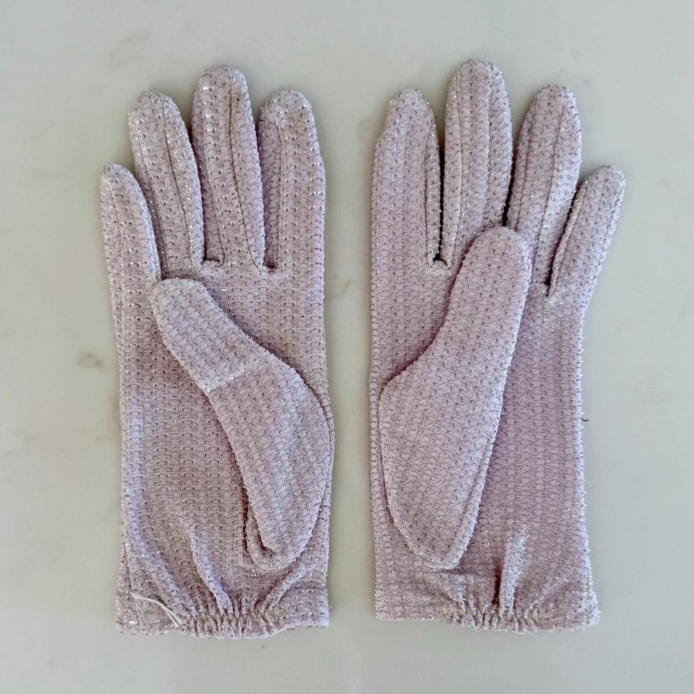 Vintage gloves accessory statement